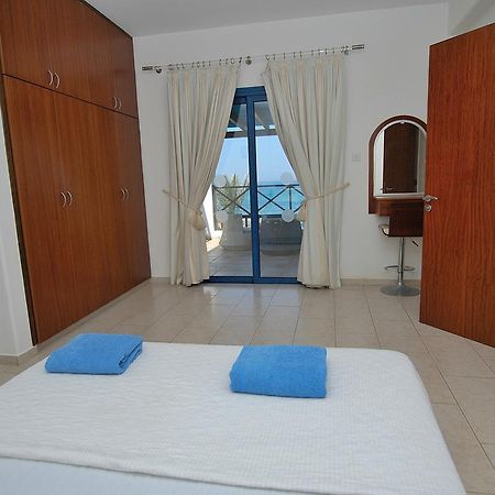 Kymmates Beach Front Villas بافوس المظهر الخارجي الصورة
