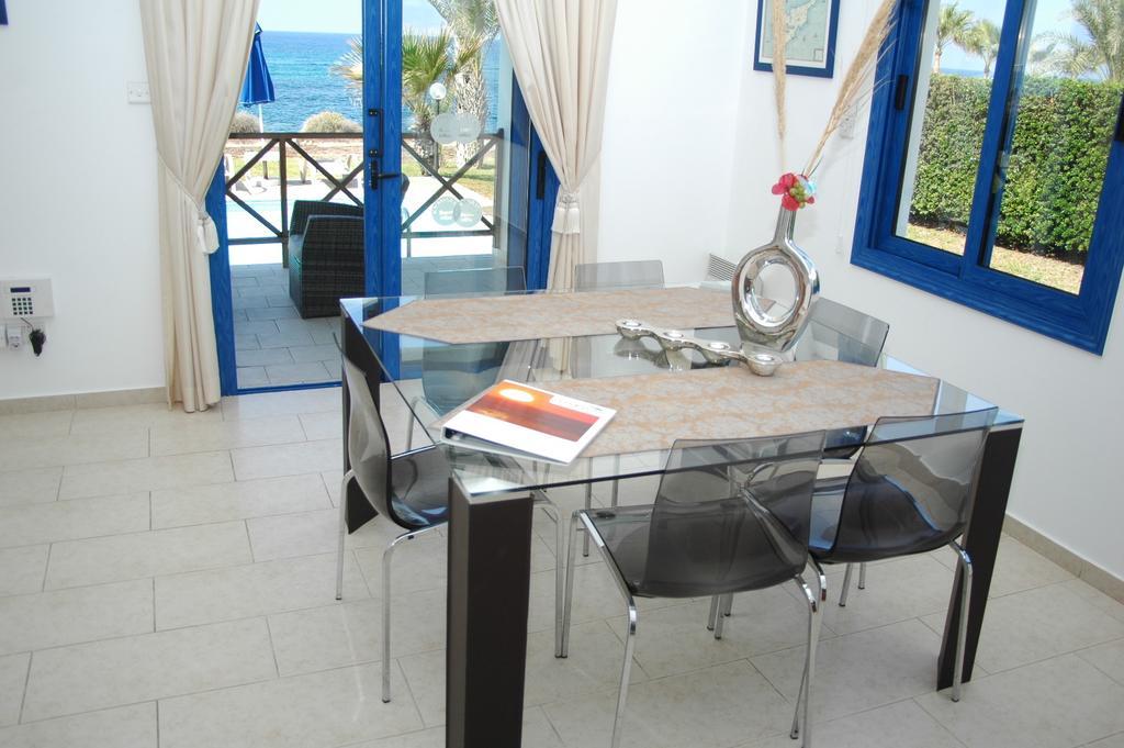 Kymmates Beach Front Villas بافوس الغرفة الصورة