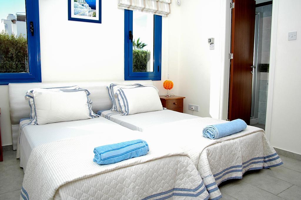 Kymmates Beach Front Villas بافوس المظهر الخارجي الصورة