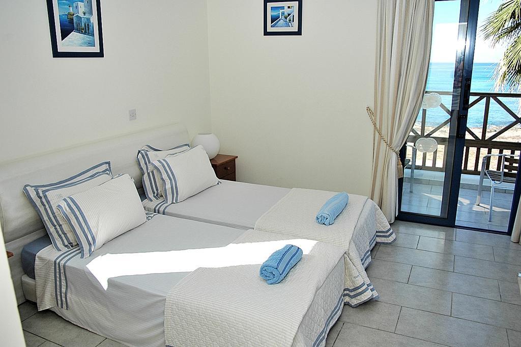 Kymmates Beach Front Villas بافوس المظهر الخارجي الصورة