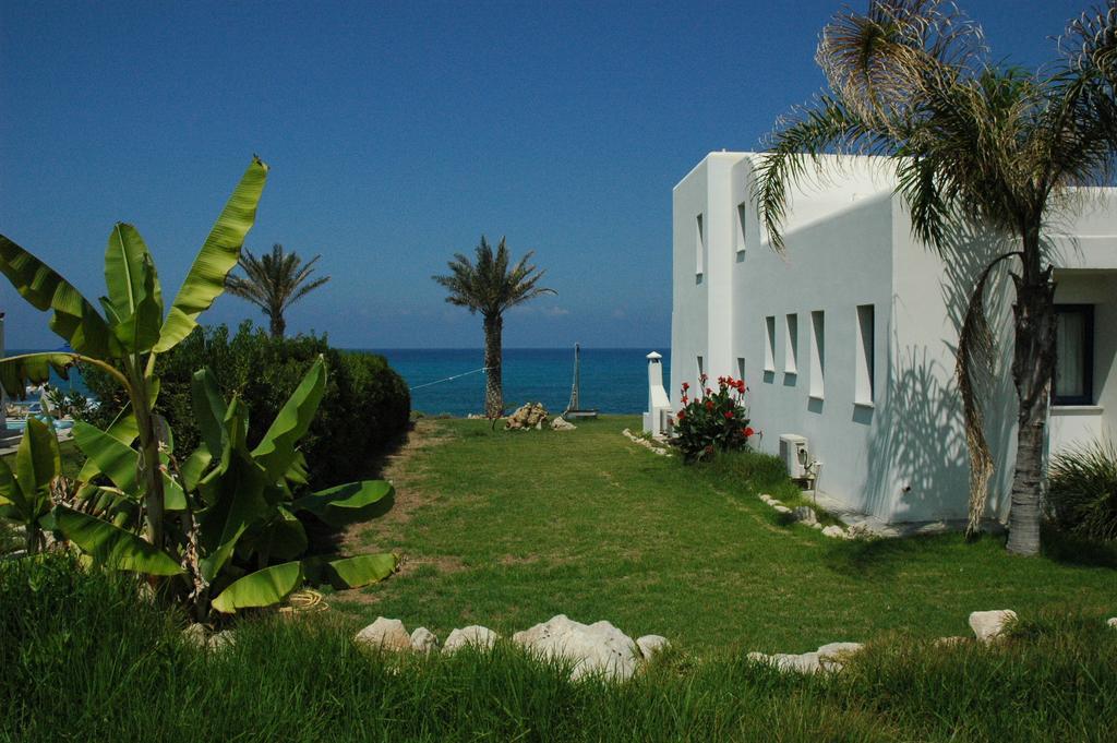 Kymmates Beach Front Villas بافوس المظهر الخارجي الصورة