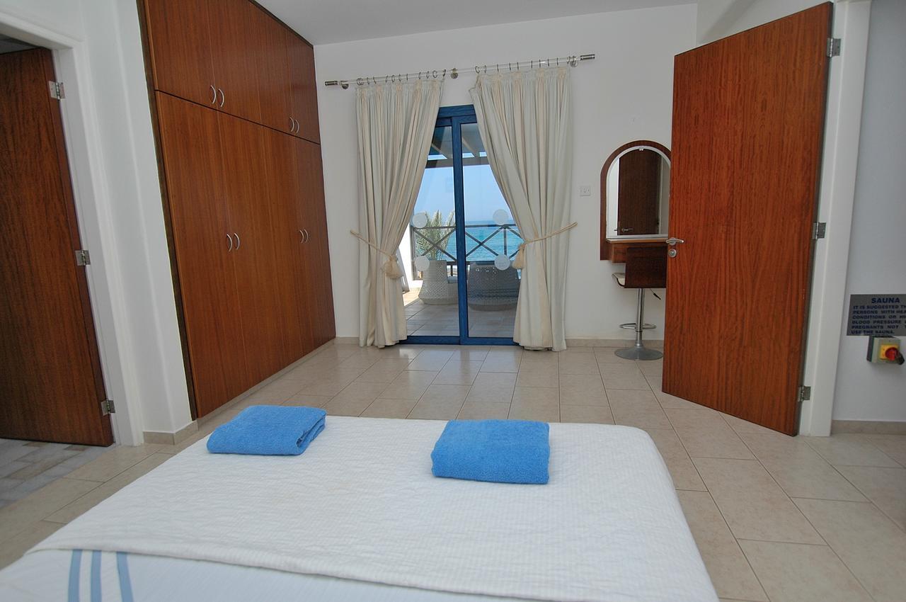 Kymmates Beach Front Villas بافوس المظهر الخارجي الصورة