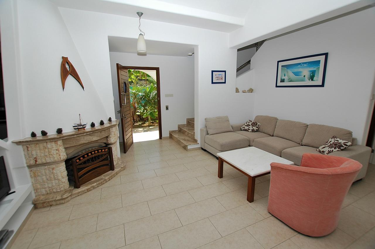 Kymmates Beach Front Villas بافوس المظهر الخارجي الصورة